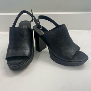 Steve Madden Black Slingbacks